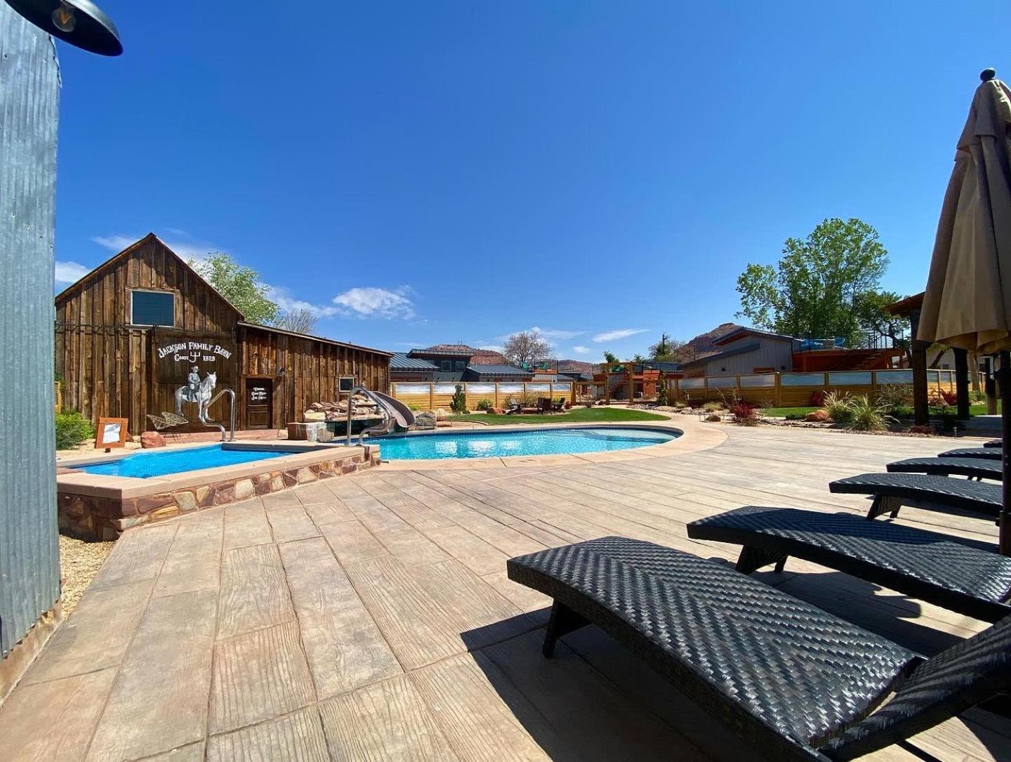 Timber & Tin F 2Bed 2Bath W Pool & Rooftop Deck كاناب المظهر الخارجي الصورة
