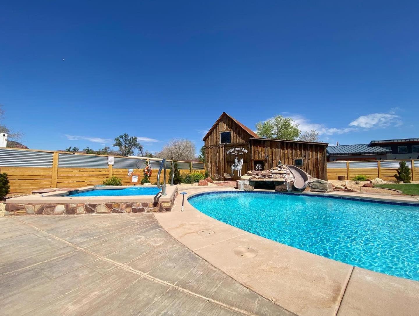 Timber & Tin F 2Bed 2Bath W Pool & Rooftop Deck كاناب المظهر الخارجي الصورة